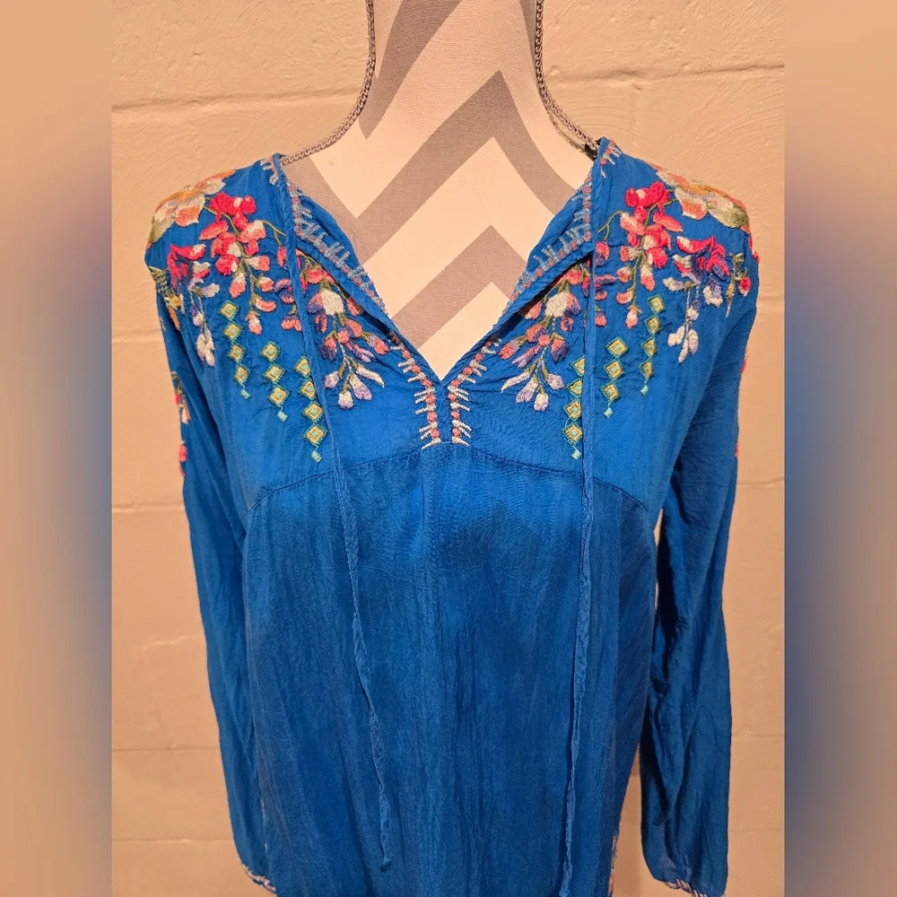 Johnny Was Vanessa Georgette Embroidered Flowy Tunic Top Blue Women's Sz Medium. - Picture 2 of 12